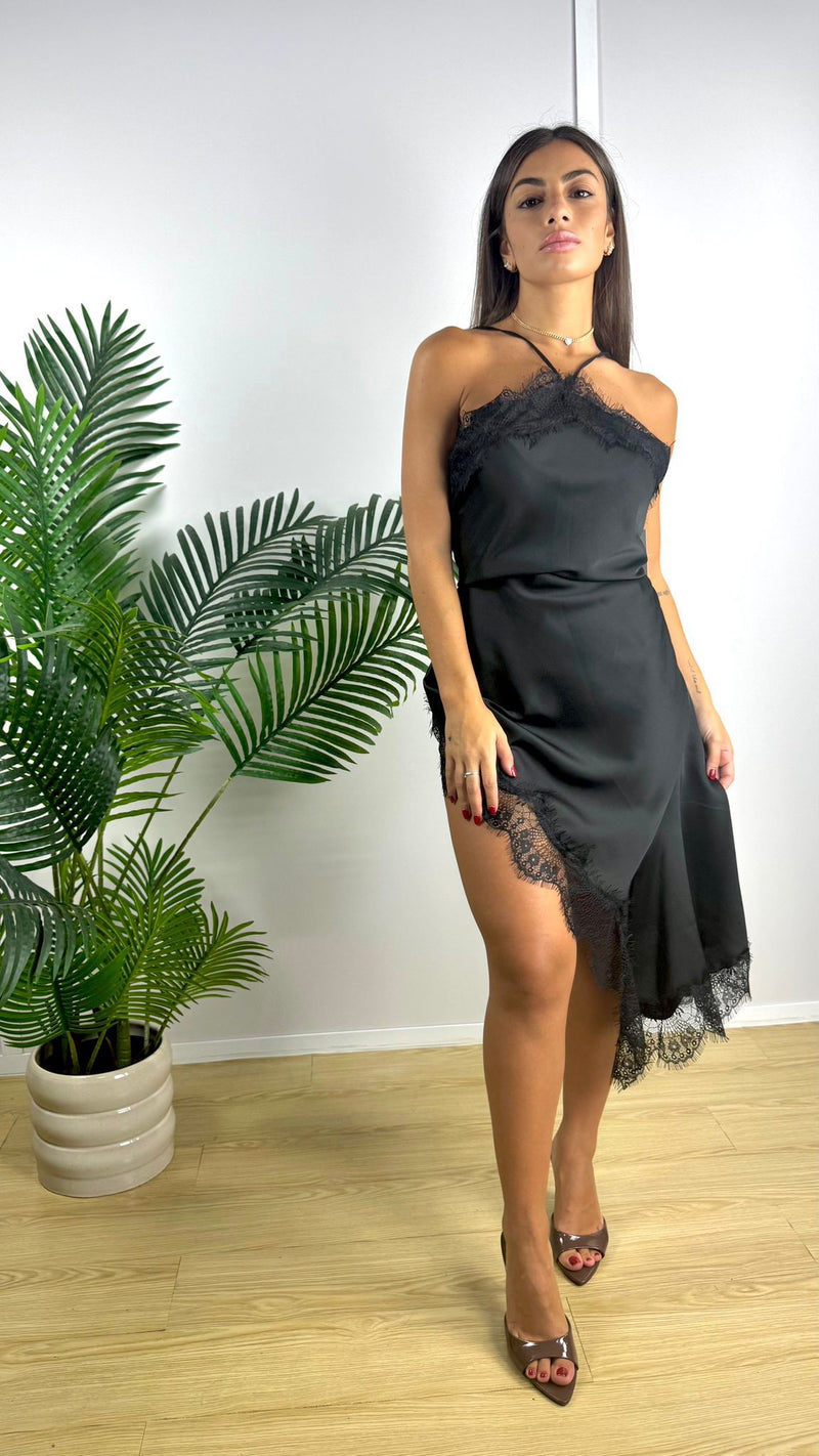 Mini Abito nero elegance con dettagli in pizzo