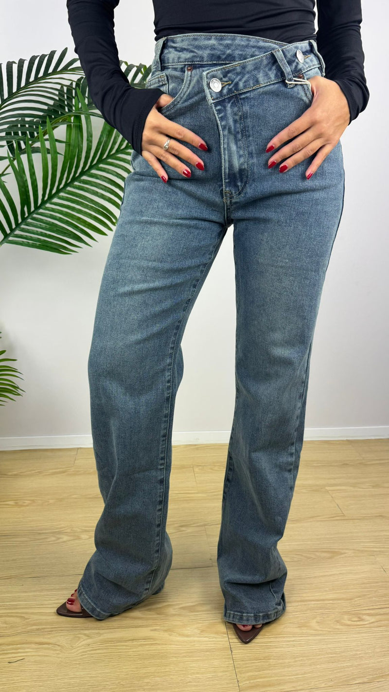 Jeans con doppio bottone